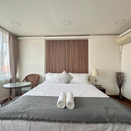 Longzhu Guesthouse Бангкок Экстерьер фото
