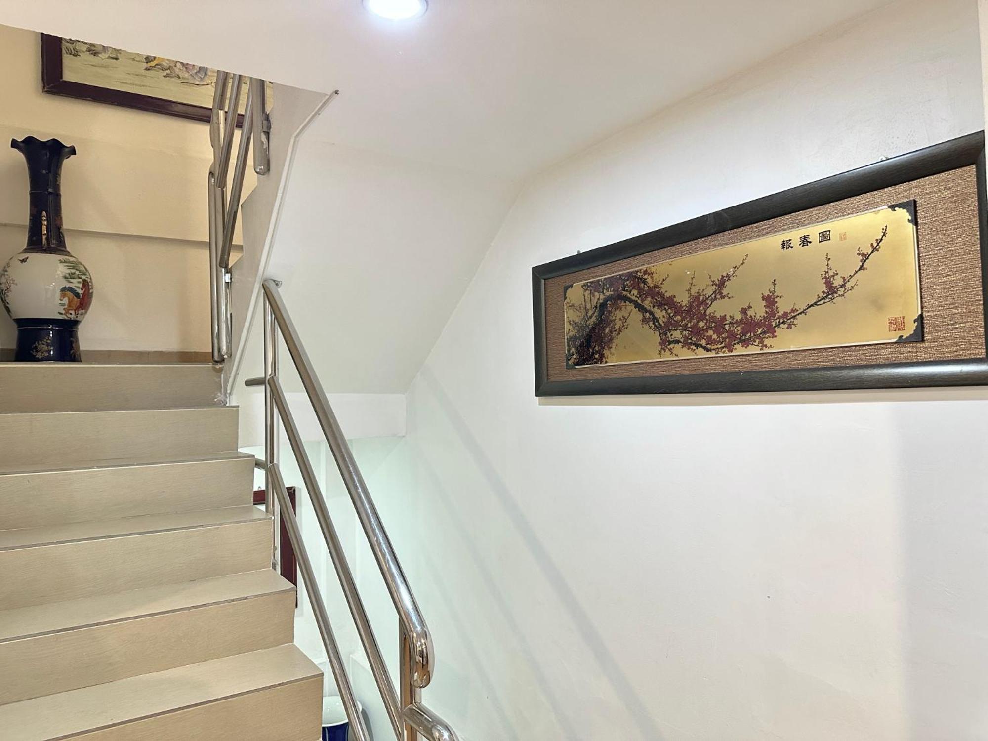 Longzhu Guesthouse Бангкок Экстерьер фото