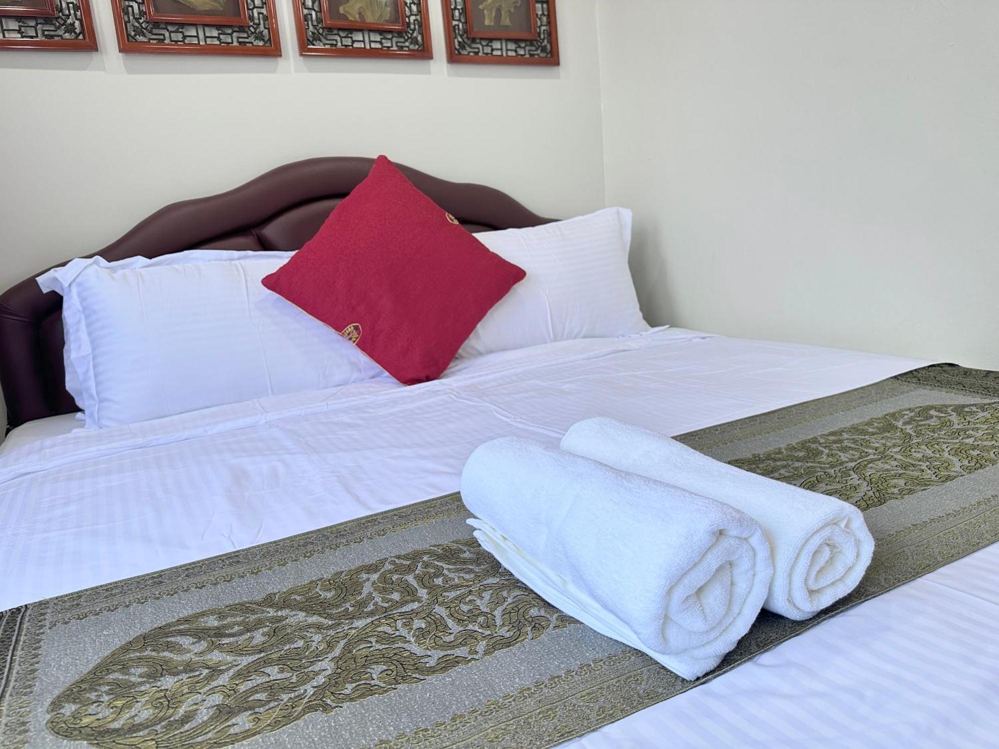 Longzhu Guesthouse Бангкок Экстерьер фото