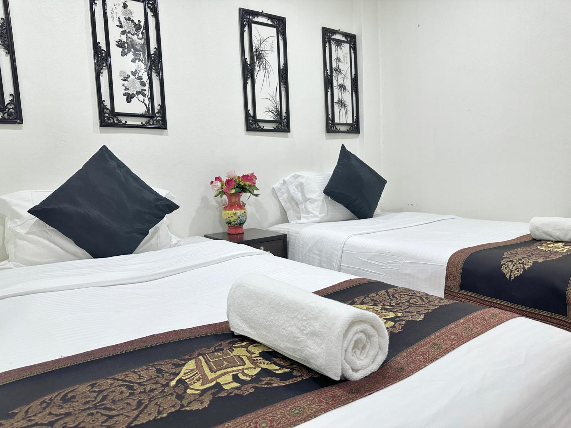 Longzhu Guesthouse Бангкок Экстерьер фото
