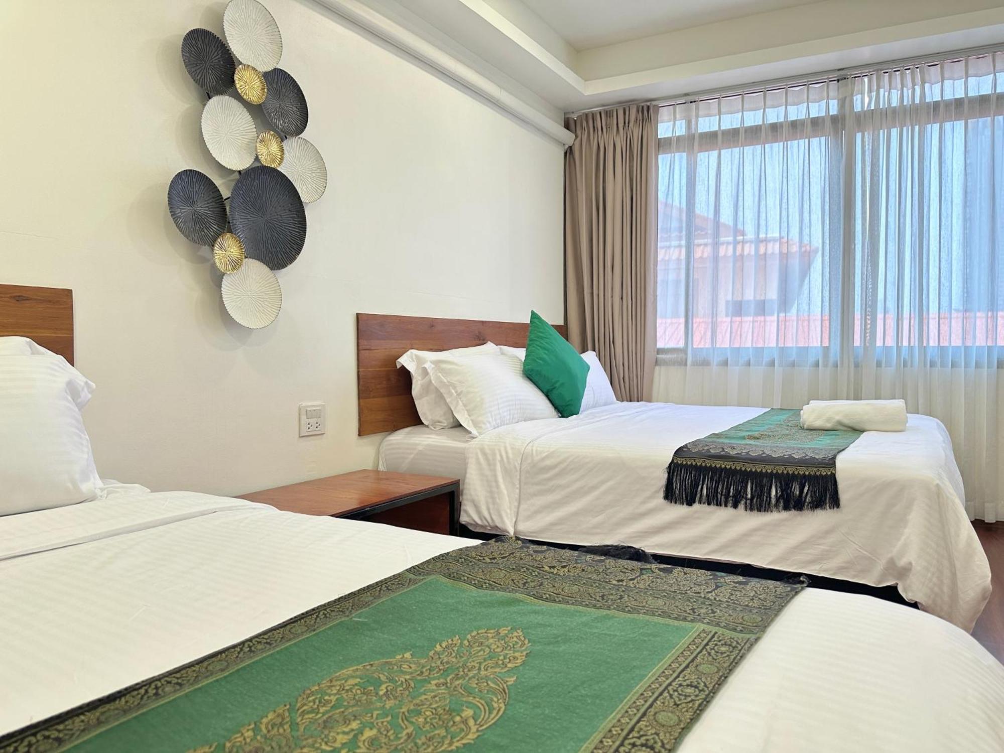 Longzhu Guesthouse Бангкок Экстерьер фото