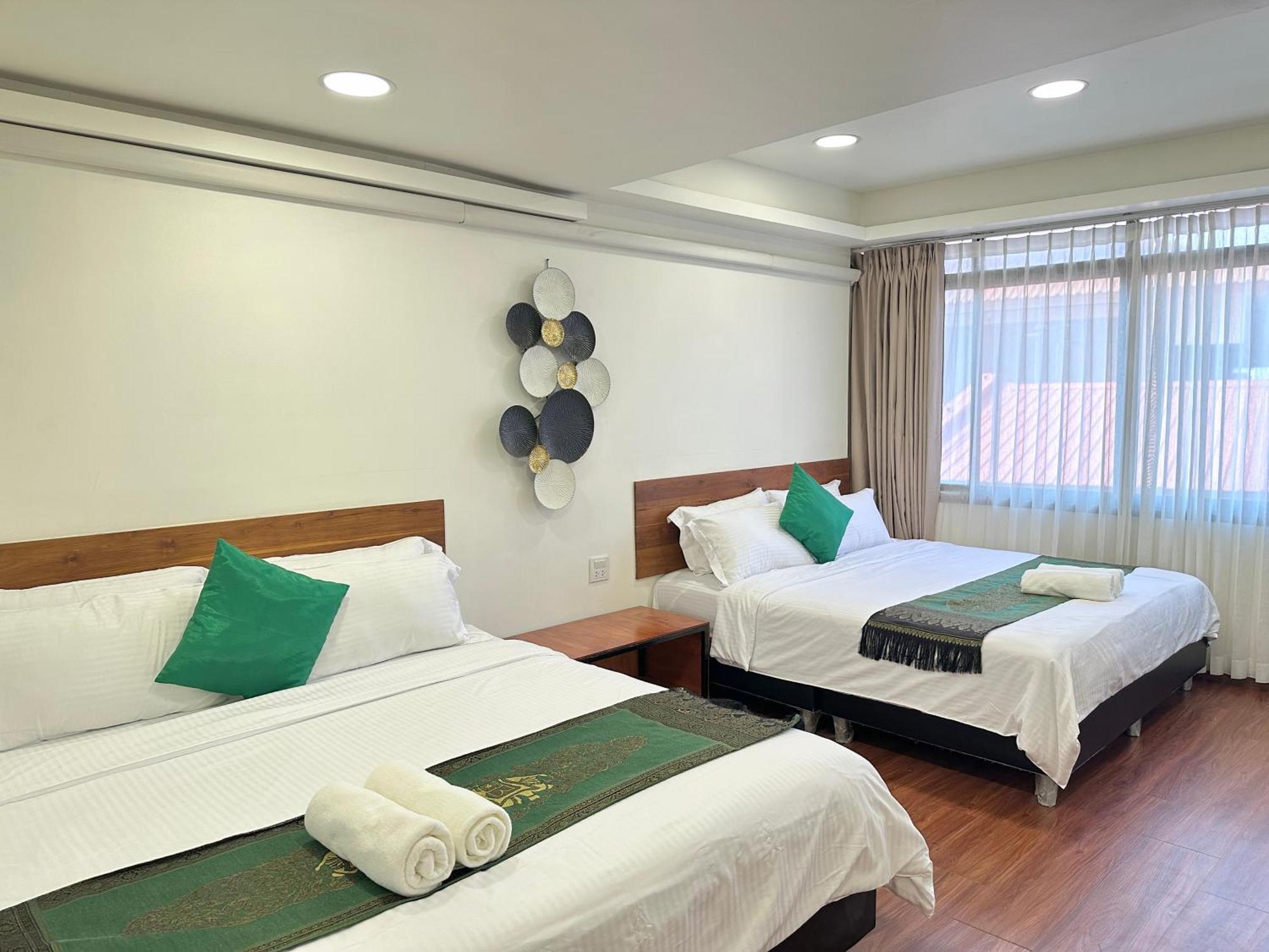 Longzhu Guesthouse Бангкок Экстерьер фото