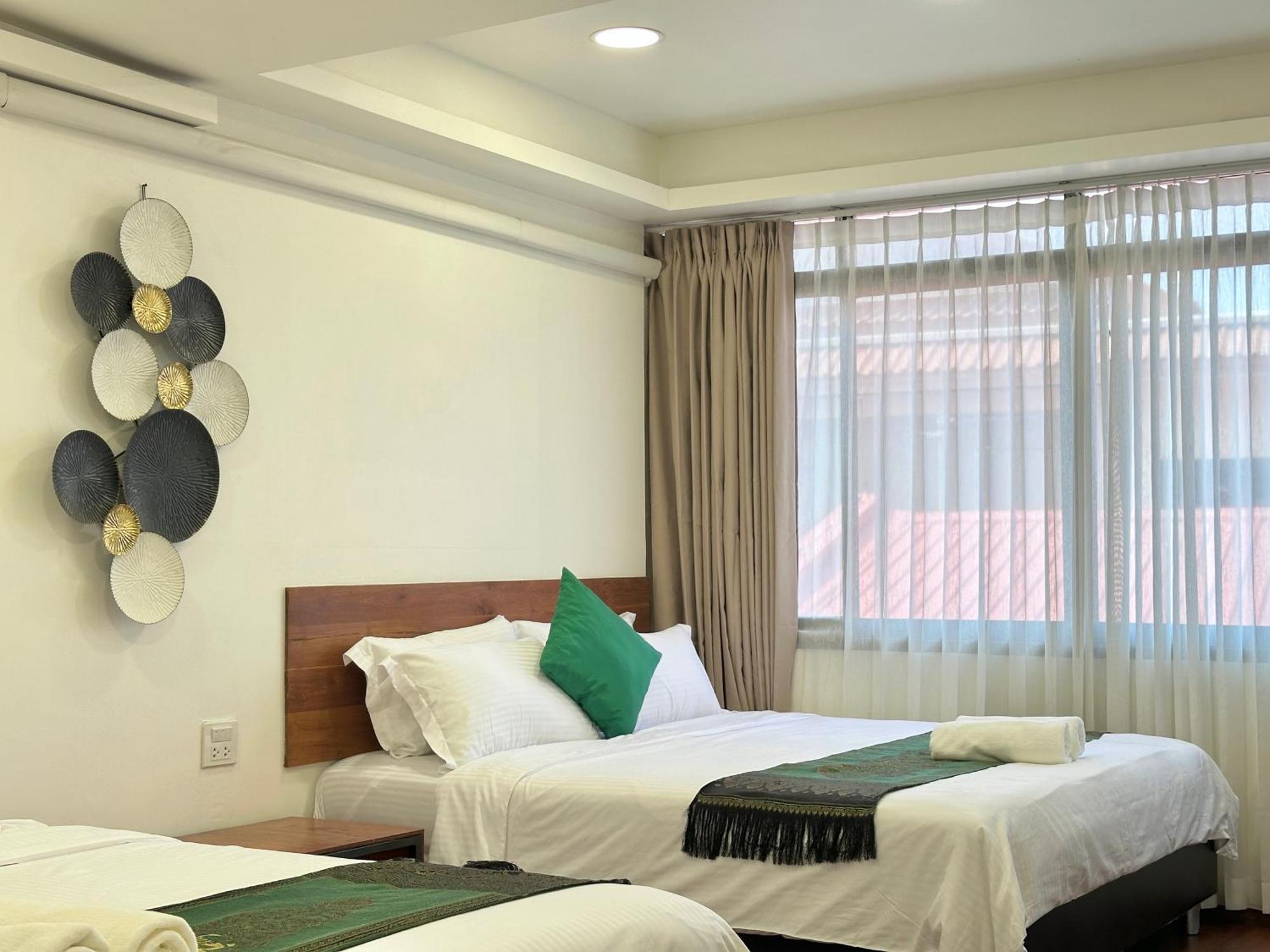 Longzhu Guesthouse Бангкок Экстерьер фото