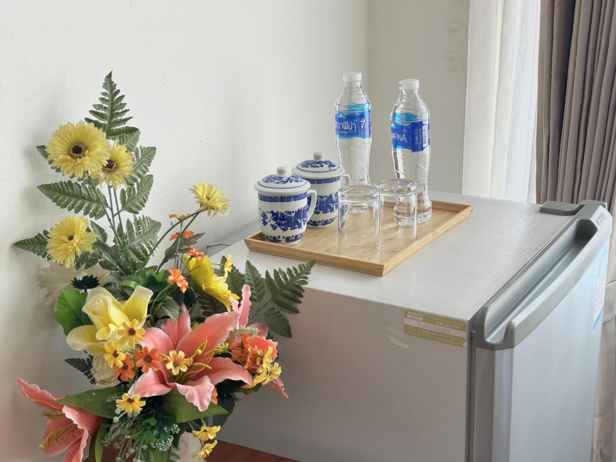 Longzhu Guesthouse Бангкок Экстерьер фото