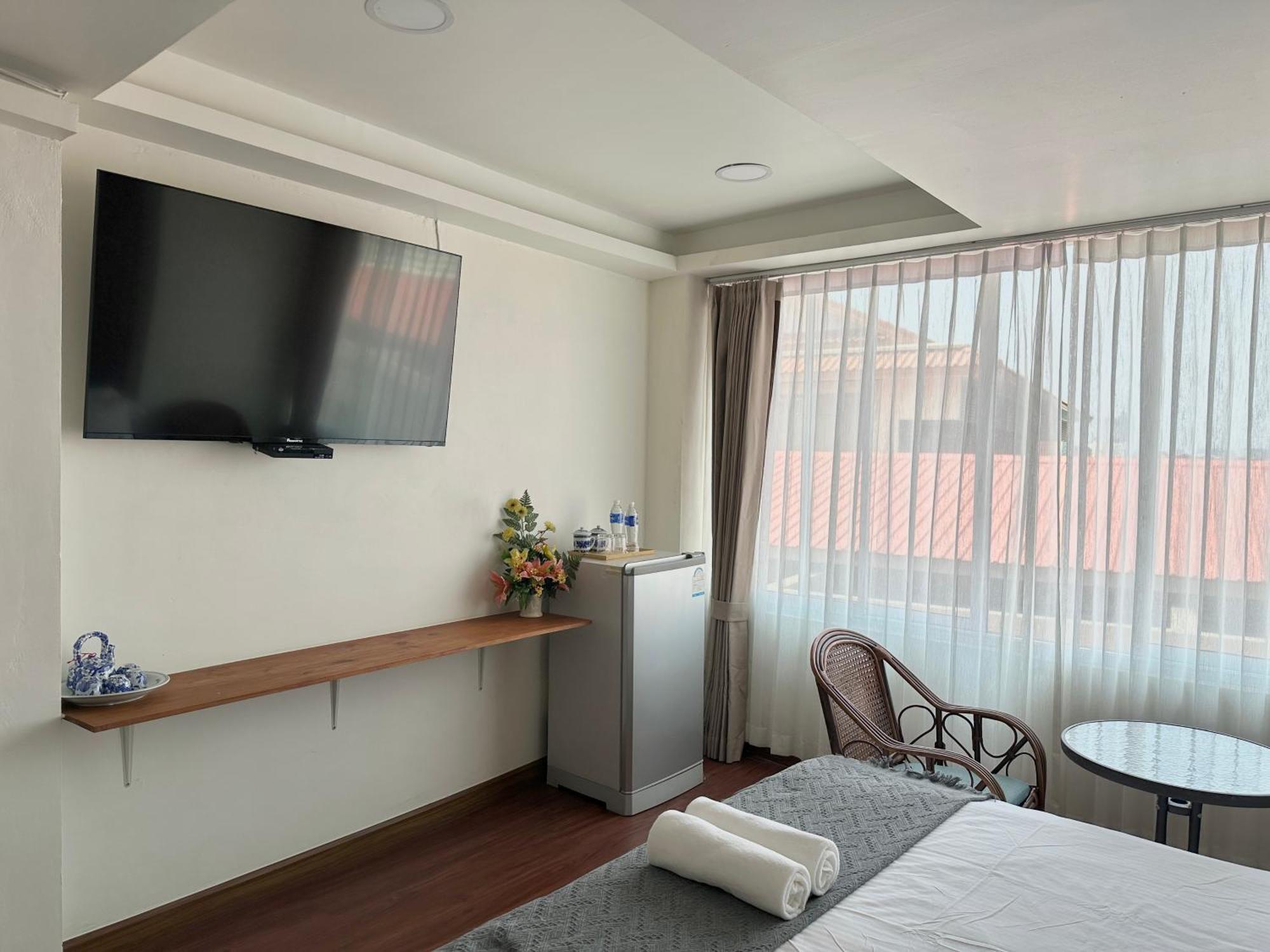 Longzhu Guesthouse Бангкок Экстерьер фото