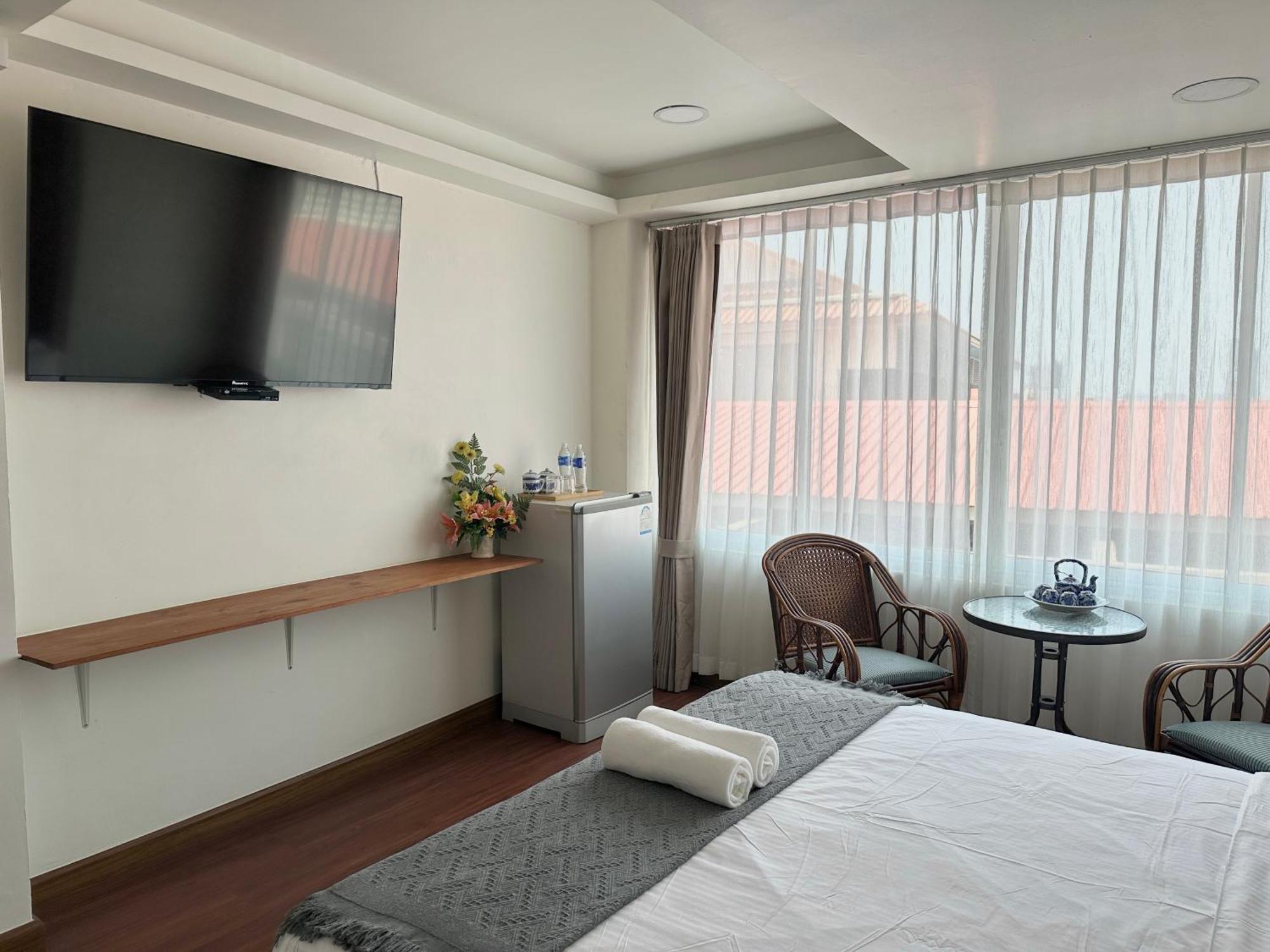 Longzhu Guesthouse Бангкок Экстерьер фото