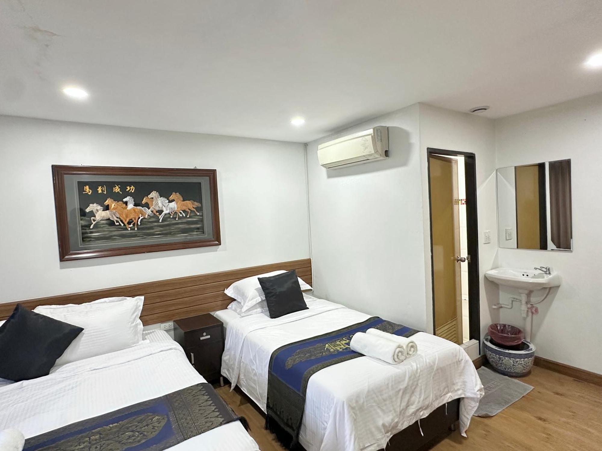 Longzhu Guesthouse Бангкок Экстерьер фото