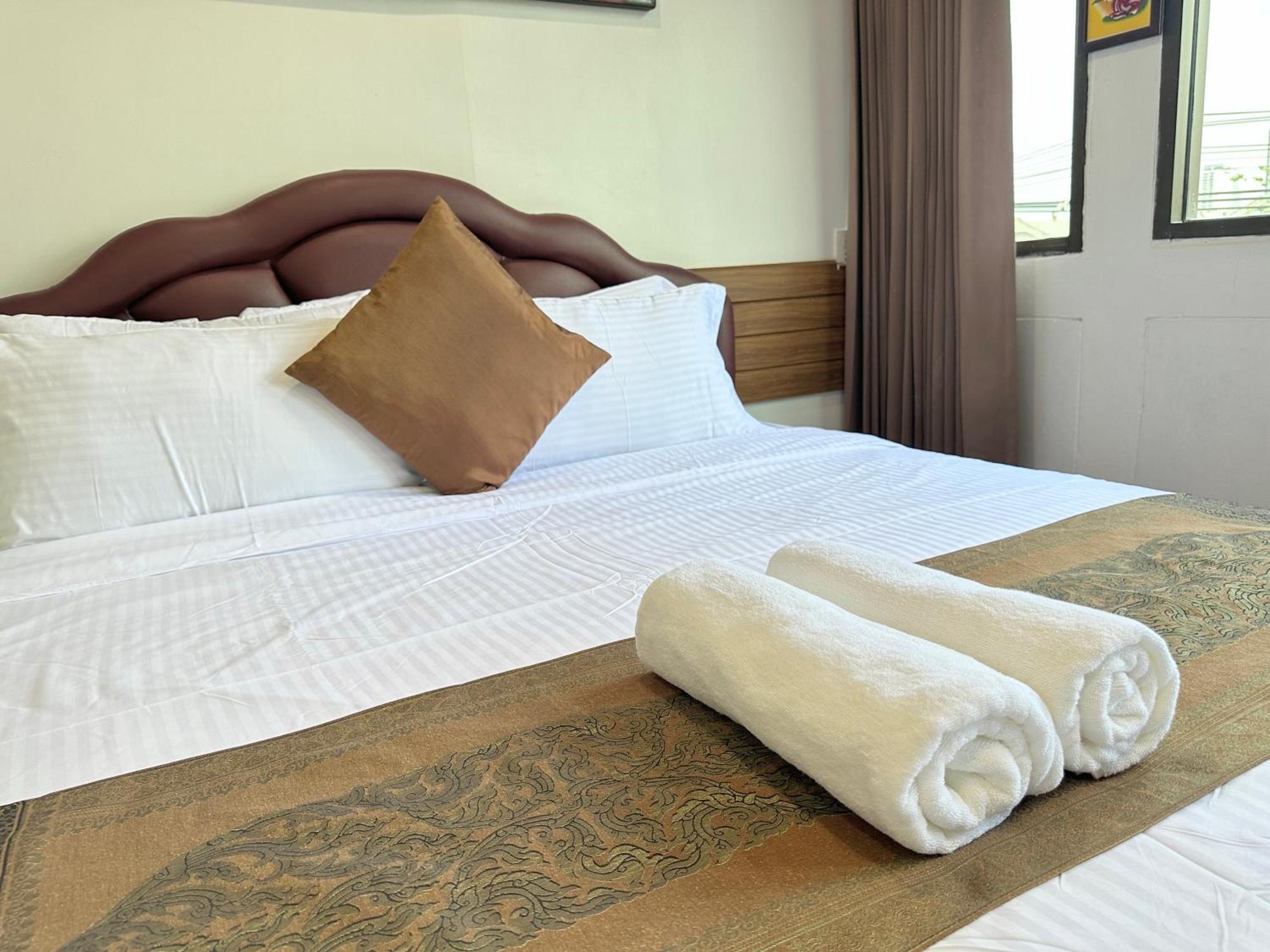 Longzhu Guesthouse Бангкок Экстерьер фото